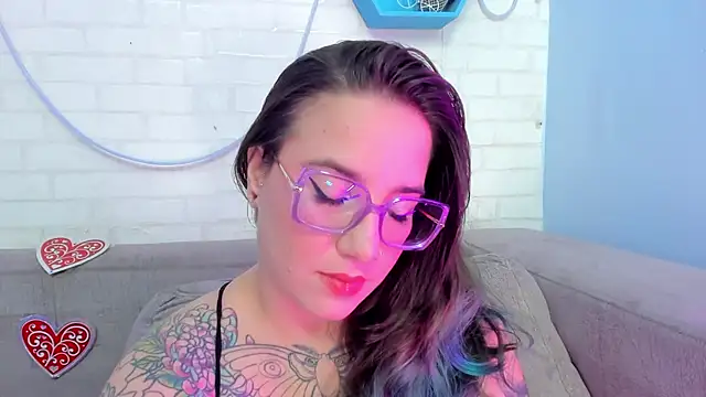 Snapshot of DEVA_BLUE_ chatting on 02.18.25 DEVA BLUE  online show from 02.18.25