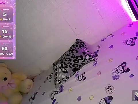 Snapshot of katie_white chatting on 10.19.25 katie white online show from 10.19.25