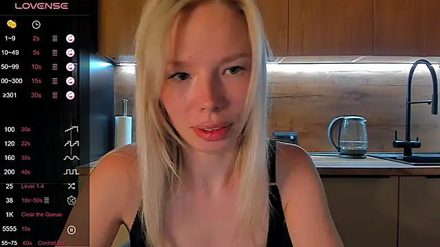 Snapshot of Olivia_Bells chatting on 06.18.26 Olivia Bells online show from 06.18.26