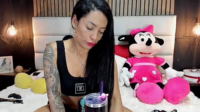 NiicolleMiller online show from 03.06.25