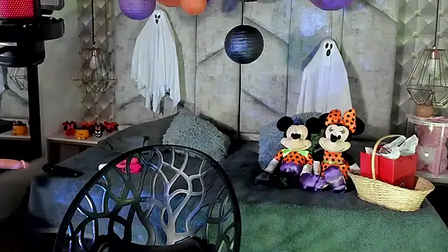 NiicolleMiller online show from 10.30.25