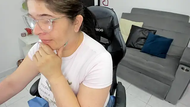 BellaFlaming online show from 02.17.25