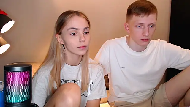 Snapshot of juliaanddima chatting on 10.22.25 juliaanddima online show from 10.22.25