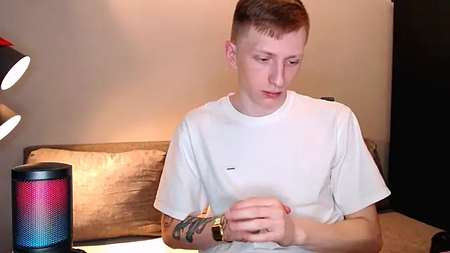 Snapshot of juliaanddima chatting on 10.23.25 juliaanddima online show from 10.23.25