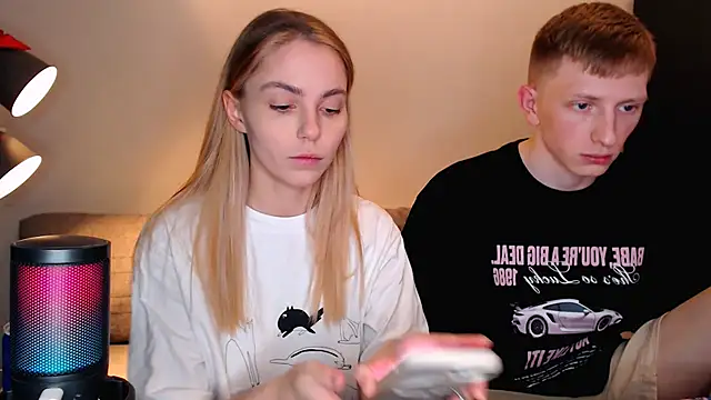 Snapshot of juliaanddima chatting on 10.24.25 juliaanddima online show from 10.24.25