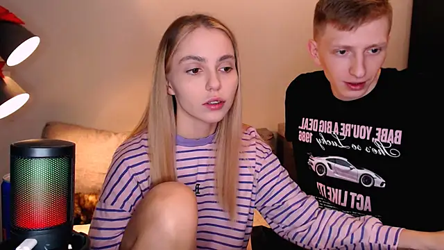 Snapshot of juliaanddima chatting on 10.26.25 juliaanddima online show from 10.26.25