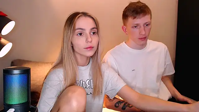 Snapshot of juliaanddima chatting on 11.10.25 juliaanddima online show from 11.10.25