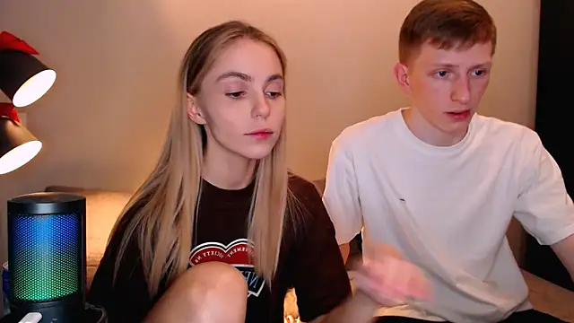 Snapshot of juliaanddima chatting on 11.11.25 juliaanddima online show from 11.11.25