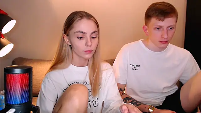 Snapshot of juliaanddima chatting on 11.13.25 juliaanddima online show from 11.13.25