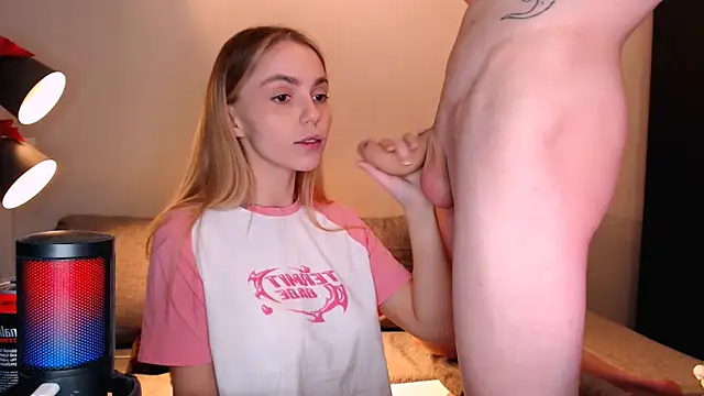 Snapshot of juliaanddima chatting on 11.16.25 juliaanddima online show from 11.16.25