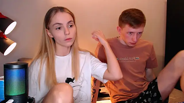 Snapshot of juliaanddima chatting on 11.20.25 juliaanddima online show from 11.20.25