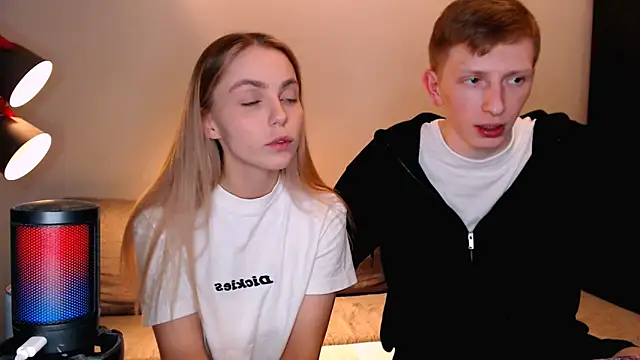 Snapshot of juliaanddima chatting on 11.21.25 juliaanddima online show from 11.21.25