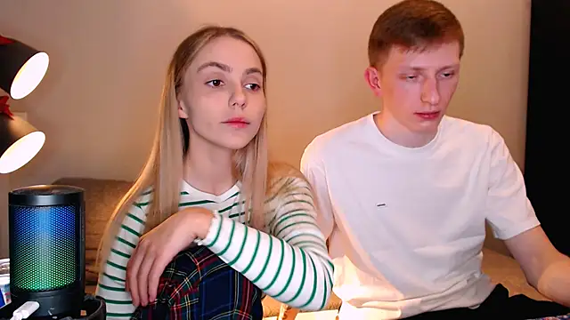 Snapshot of juliaanddima chatting on 11.22.25 juliaanddima online show from 11.22.25