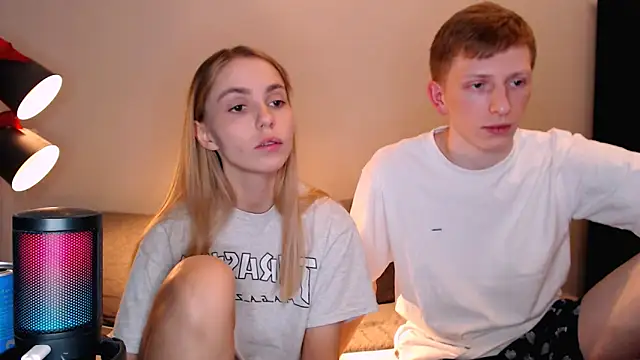 Snapshot of juliaanddima chatting on 11.25.25 juliaanddima online show from 11.25.25