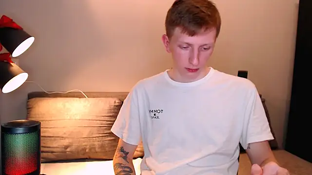 Snapshot of juliaanddima chatting on 11.28.25 juliaanddima online show from 11.28.25