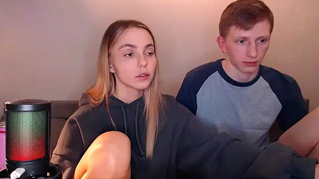 Snapshot of juliaanddima chatting on 12.03.25 juliaanddima online show from 12.03.25