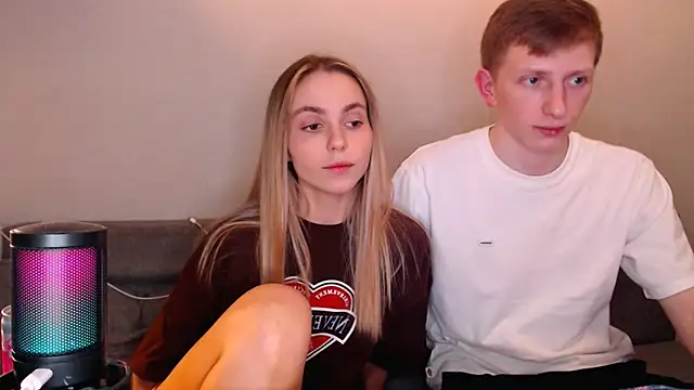 Snapshot of juliaanddima chatting on 12.04.25 juliaanddima online show from 12.04.25