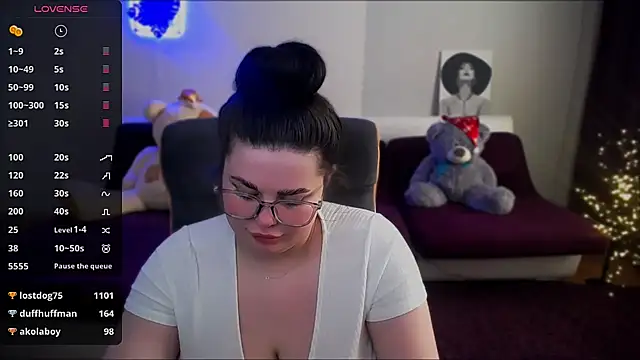 Snapshot of Emily_Mo chatting on 01.05.25 Emily Mo online show from 01.05.25