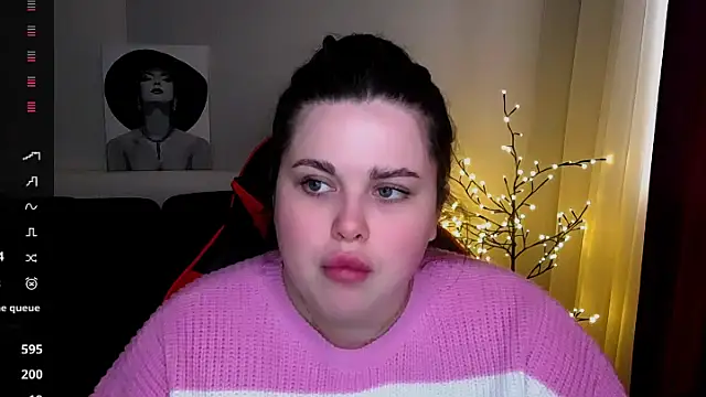 Snapshot of Emily_Mo chatting on 02.13.25 Emily Mo online show from 02.13.25