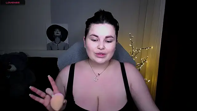 Snapshot of Emily_Mo chatting on 02.16.25 Emily Mo online show from 02.16.25