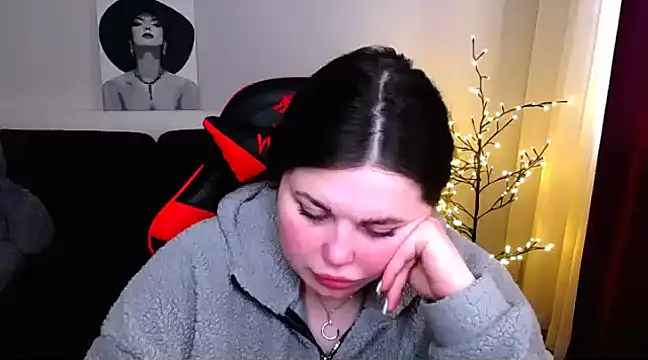 Snapshot of Emily_Mo chatting on 02.27.25 Emily Mo online show from 02.27.25