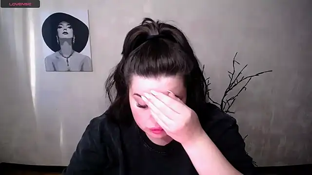 Snapshot of Emily_Mo chatting on 09.25.25 Emily Mo online show from 09.25.25