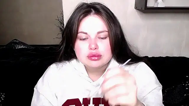 Snapshot of Emily_Mo chatting on 10.24.25 Emily Mo online show from 10.24.25