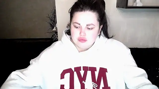 Snapshot of Emily_Mo chatting on 10.26.25 Emily Mo online show from 10.26.25