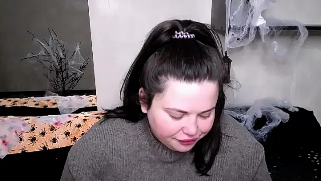 Snapshot of Emily_Mo chatting on 10.29.25 Emily Mo online show from 10.29.25