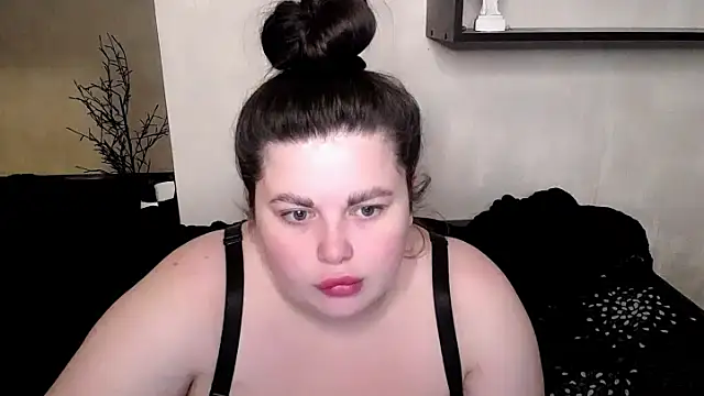 Snapshot of Emily_Mo chatting on 11.12.25 Emily Mo online show from 11.12.25