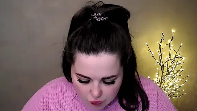 Snapshot of Emily_Mo chatting on 11.18.25 Emily Mo online show from 11.18.25