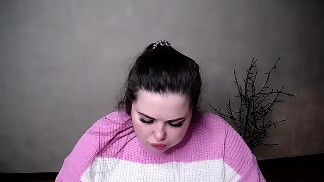 Snapshot of Emily_Mo chatting on 11.19.25 Emily Mo online show from 11.19.25