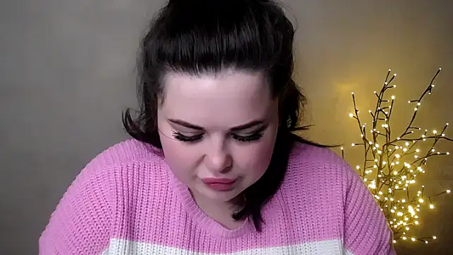 Snapshot of Emily_Mo chatting on 11.20.25 Emily Mo online show from 11.20.25