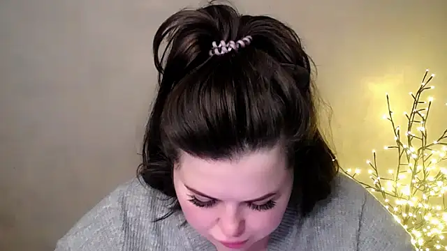 Snapshot of Emily_Mo chatting on 11.21.25 Emily Mo online show from 11.21.25