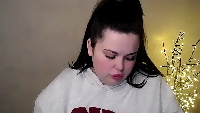 Snapshot of Emily_Mo chatting on 11.27.25 Emily Mo online show from 11.27.25