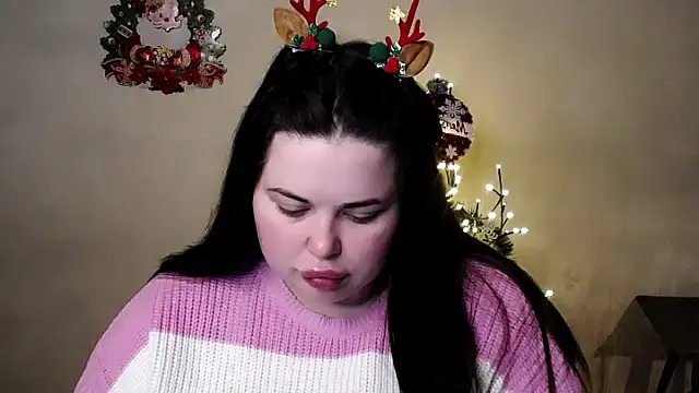 Snapshot of Emily_Mo chatting on 12.15.25 Emily Mo online show from 12.15.25