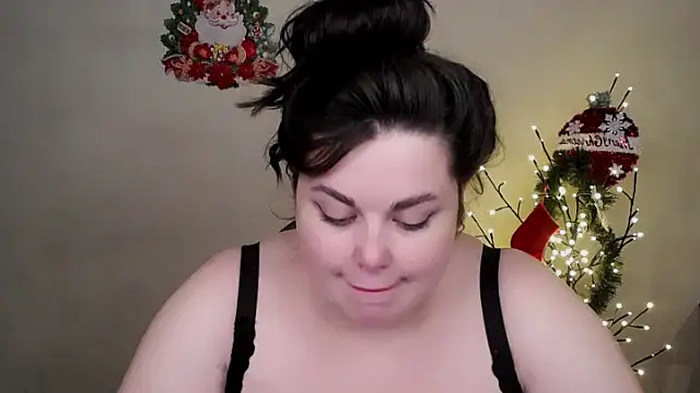 Emily Mo online show from 12.18.25