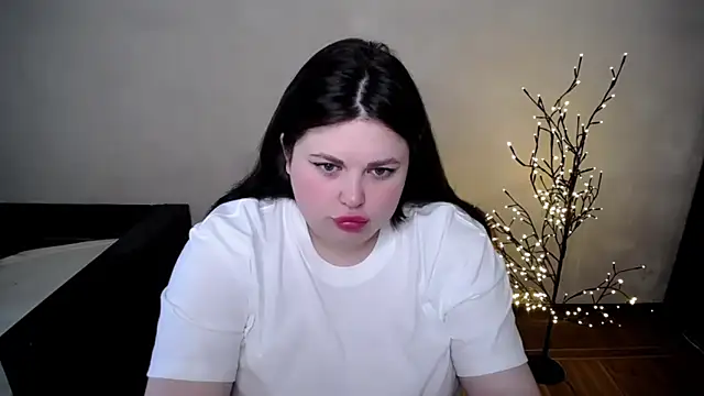 Snapshot of Emily_Mo chatting on 05.08.26 Emily Mo online show from 05.08.26