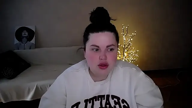 Snapshot of Emily_Mo chatting on 05.28.26 Emily Mo online show from 05.28.26