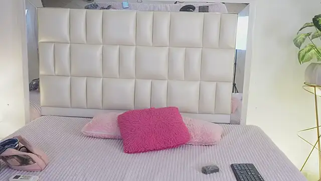 Snapshot of Anais_aradia chatting on 02.11.25 Anais aradia online show from 02.11.25