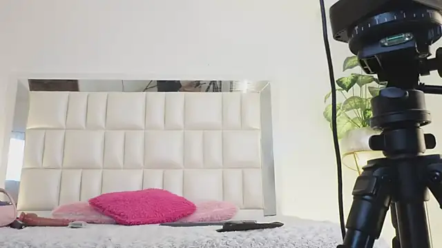 Snapshot of Anais_aradia chatting on 02.15.25 Anais aradia online show from 02.15.25