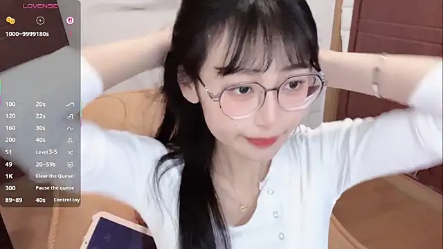 Snapshot of 4uoki chatting on 04.19.26 4uoki online show from 04.19.26