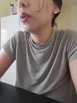 DianiQueenn online show from 04.16.26