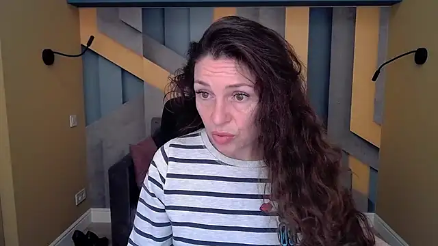 EllaLong online show from 10.28.25