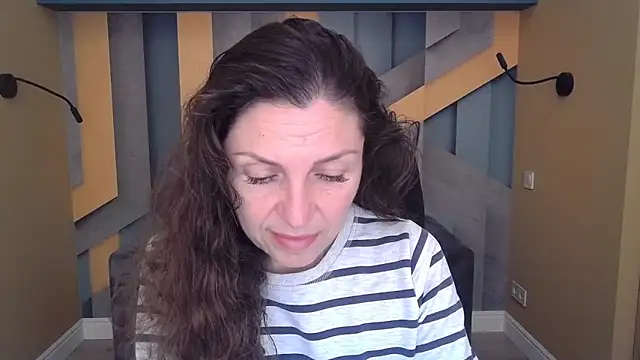 EllaLong online show from 11.05.25