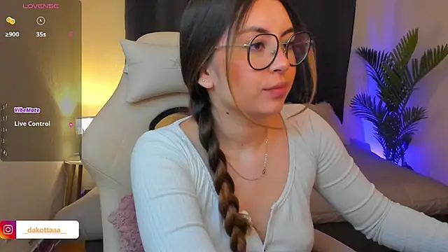 Snapshot of dakottaa_ chatting on 02.11.26 dakottaa online show from 02.11.26