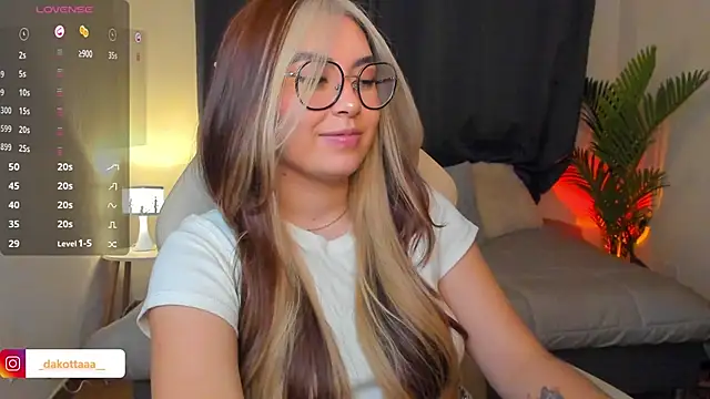 dakottaa  online show from 04.22.26