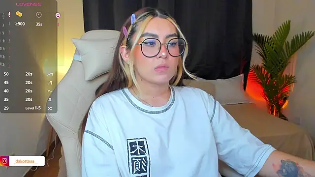 Snapshot of dakottaa_ chatting on 06.24.26 dakottaa online show from 06.24.26