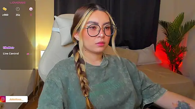 Snapshot of dakottaa_ chatting on 07.16.26 dakottaa online show from 07.16.26
