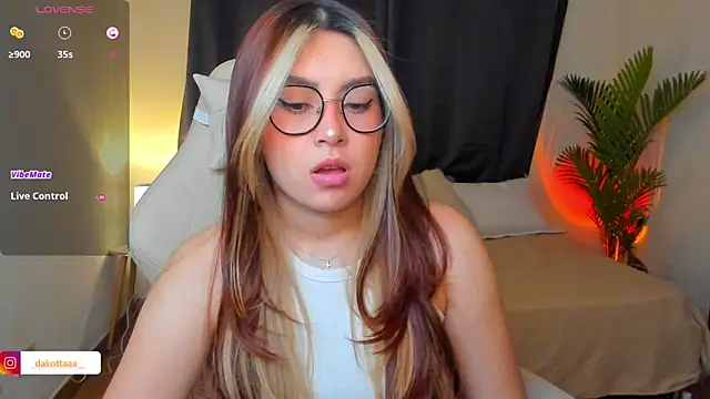 Snapshot of dakottaa_ chatting on 07.28.26 dakottaa online show from 07.28.26